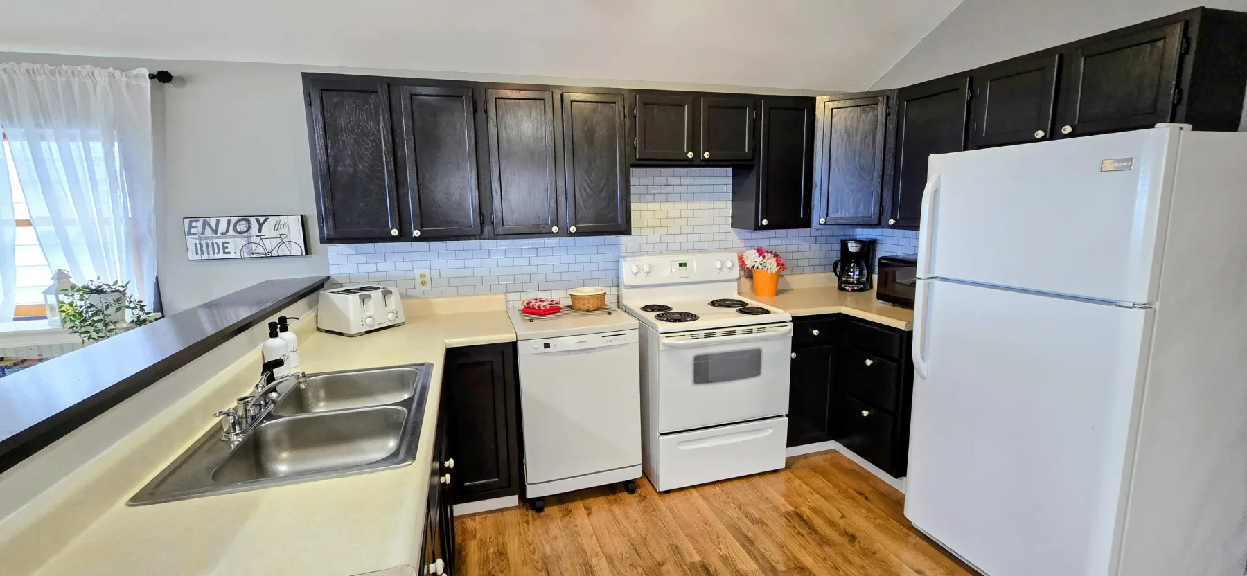 Fully equipped kitchen area